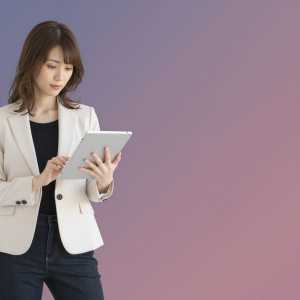 ビジネススーツを着た女性のプロフェッショナルなポートレート