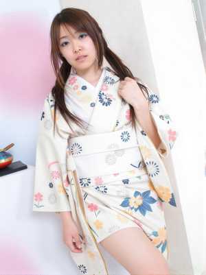 和服を着た若者の美しいポートレート