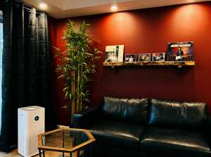 ミニマルなデザインのモダンなリビング ルーム。