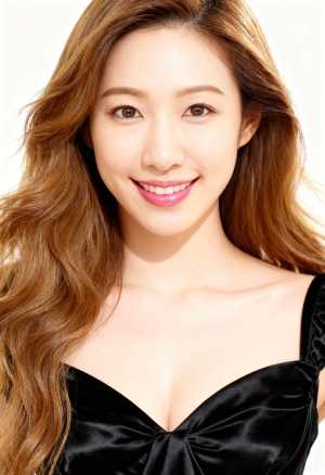 カメラに向かって微笑む、長くウェーブのかかった茶色の髪を持つ若い女性のプロフェッショ...。