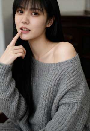 灰色のオフショルダー セーターを着た長い黒髪のアジア系の若い女性が、口元に指を当てて...。