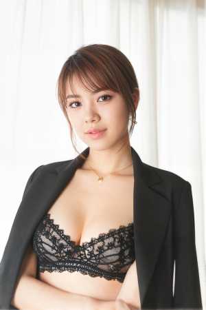 ポートレート カメラの角度から撮影された、写実的な若い女性のポートレート。