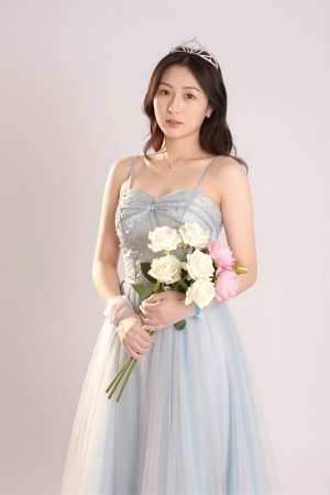 水色ドレスの美しいポートレート素材