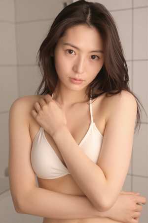 ビキニ姿の美しい女性