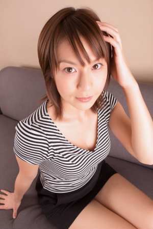 白のブラウスを着た女性のポートレート