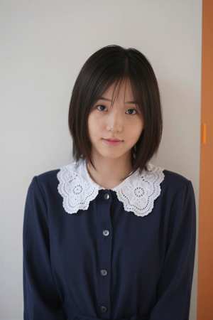 レース姿の美しい女性