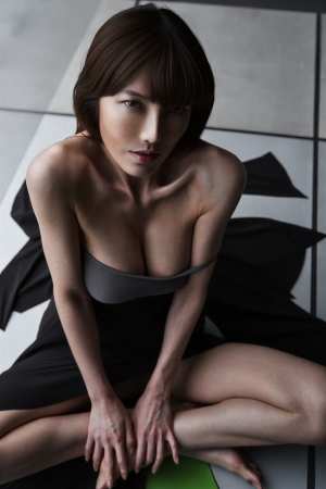 熟女・巨乳女性モデルのフリー素材