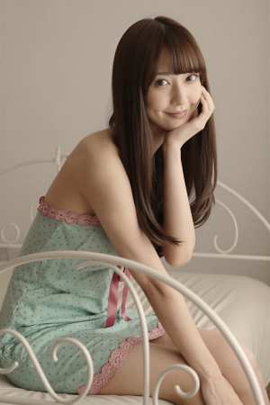 ベッドの白レースポートレート