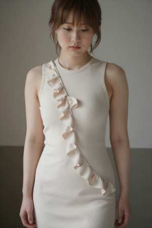 ドレス姿の美しい女性