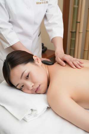 スパで撮影された女性のポートレート