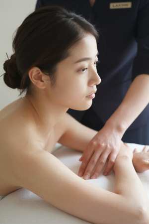 スパで撮影された女性のポートレート