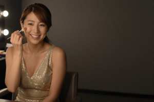 キャバクラ求人・メイク中の姿