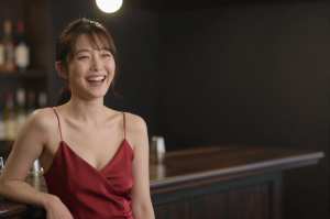 キャバクラ求人・赤ドレスの笑顔