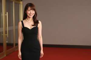 キャバクラ求人・エントランスの笑顔