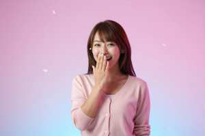 求人: 明るい笑顔と桜の歓迎