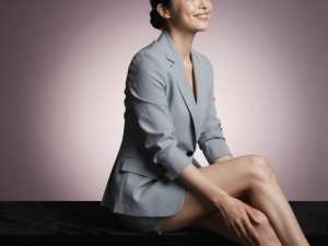 求人: 知的なプロの横顔