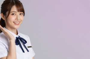 ガールズバー求人！カフェ制服で優雅に