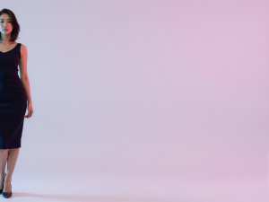 求人バナー素材：ダイヤモンド背景と女性