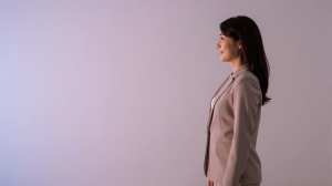 求人バナー素材：輝く青空と女性の横顔