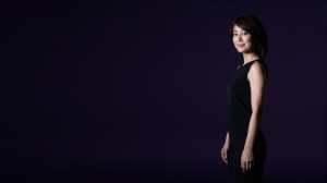 求人バナー素材：紫の背景と女性