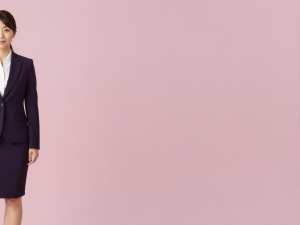 求人バナー素材: 洗練された女性と紫ピンク