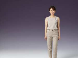 求人バナー素材: 黒グラデとカジュアルな女性