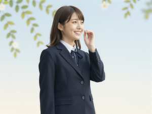 求人：制服と春の笑顔