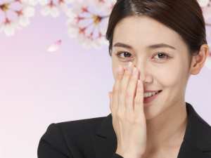 求人：桜舞うビジネスウーマン