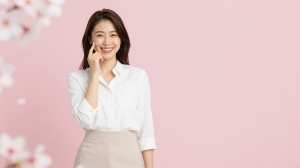 求人：桜と白ブラウス