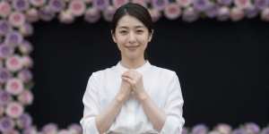 求人：上品な笑顔の女性