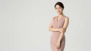 ラウンジ・会員制求人：洗練された立ち姿