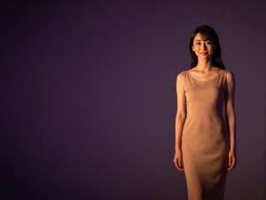 求人バナー素材: 紫グラデと女性