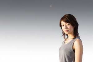 求人バナー素材: ボケグラデと魅力的な女性