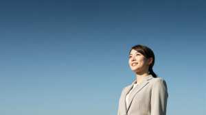 求人バナー素材: 青グラデと自信の女性