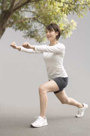 公園でランジ運動