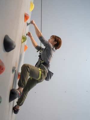 ボルダリングジムで懸垂