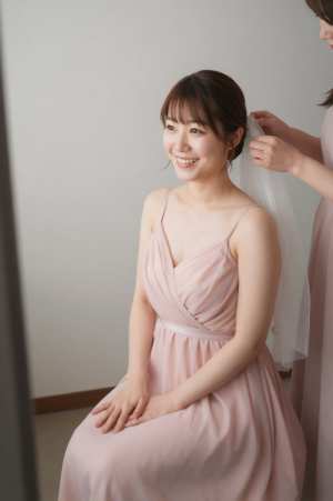 ブライズメイドと準備する花嫁