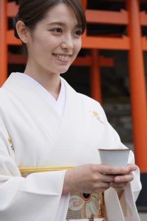 神社での伝統的な和婚儀式