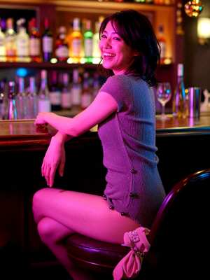 ガールズバー求人: 落ち着いた雰囲気で働く