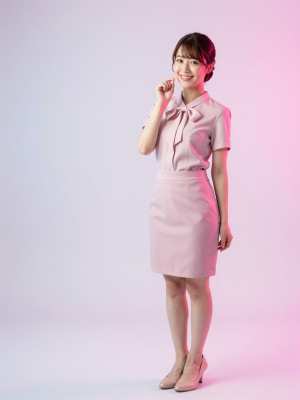 ガールズバー求人: 笑顔のスタッフ募集