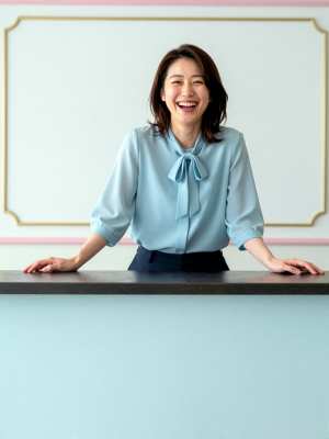 ガールズバー求人: 明るい笑顔でお待ちしてます