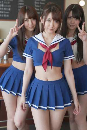 学園カフェのセーラー三人組
