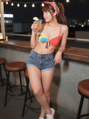 ルーフトップの夜景と私