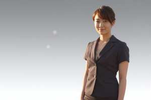 求人バナー素材：ボケとビジネス女性