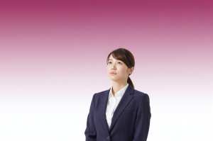 求人バナー素材：紫ピンクグラデと女性