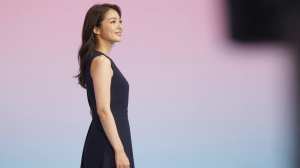 求人バナー素材: キラキラ水色と女性