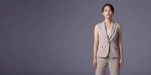 求人バナー素材: 黒紫グラデの女性