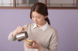 喫茶店でのラテアート