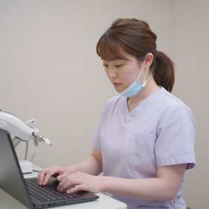 歯科クリニックで記録する歯科衛生士