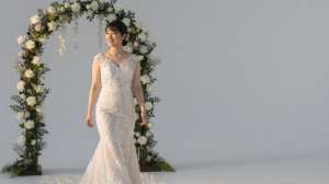 ガーデンウェディングの花嫁入場